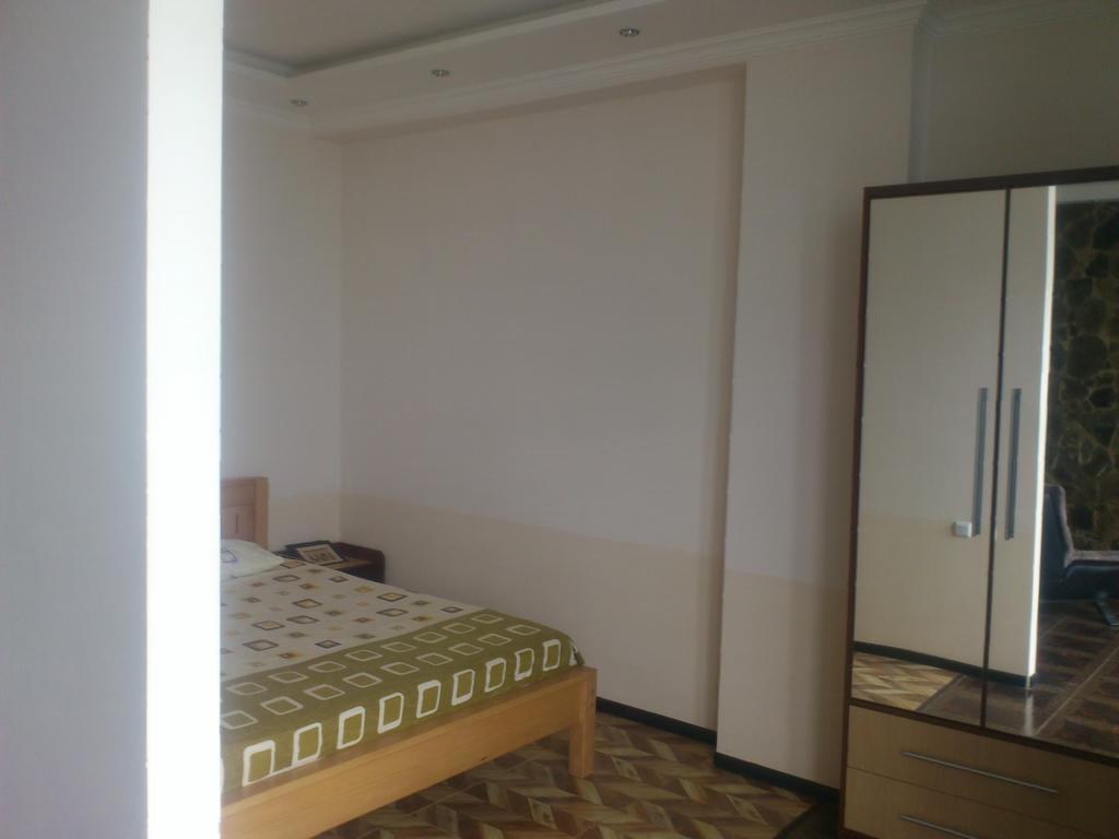Apartment Miracle Batoemi Buitenkant foto