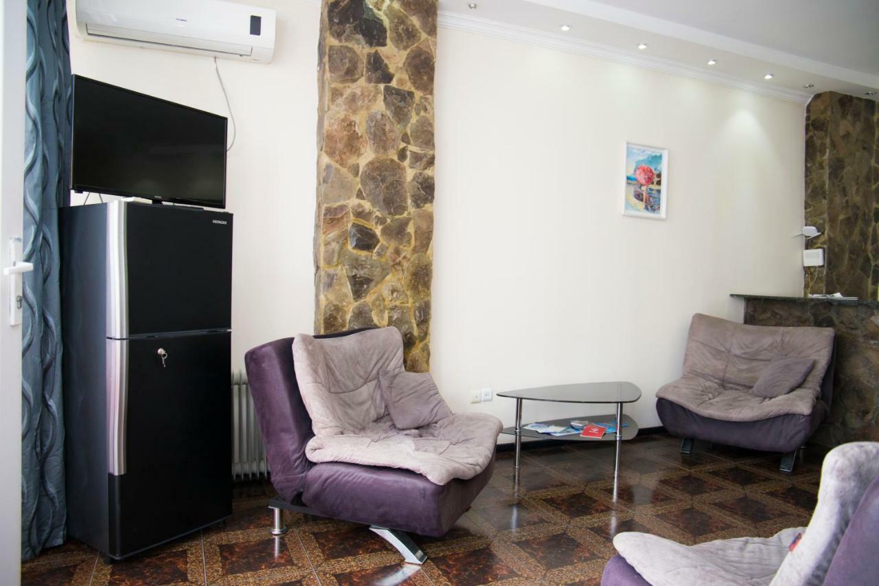 Apartment Miracle Batoemi Buitenkant foto